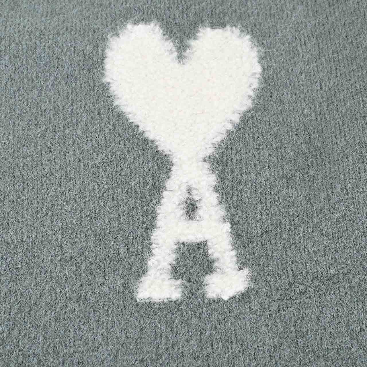 【期間限定SALE】 アミ AMI セーター UKS025.KN0032 4013 グリーン 2024年秋冬 メンズ