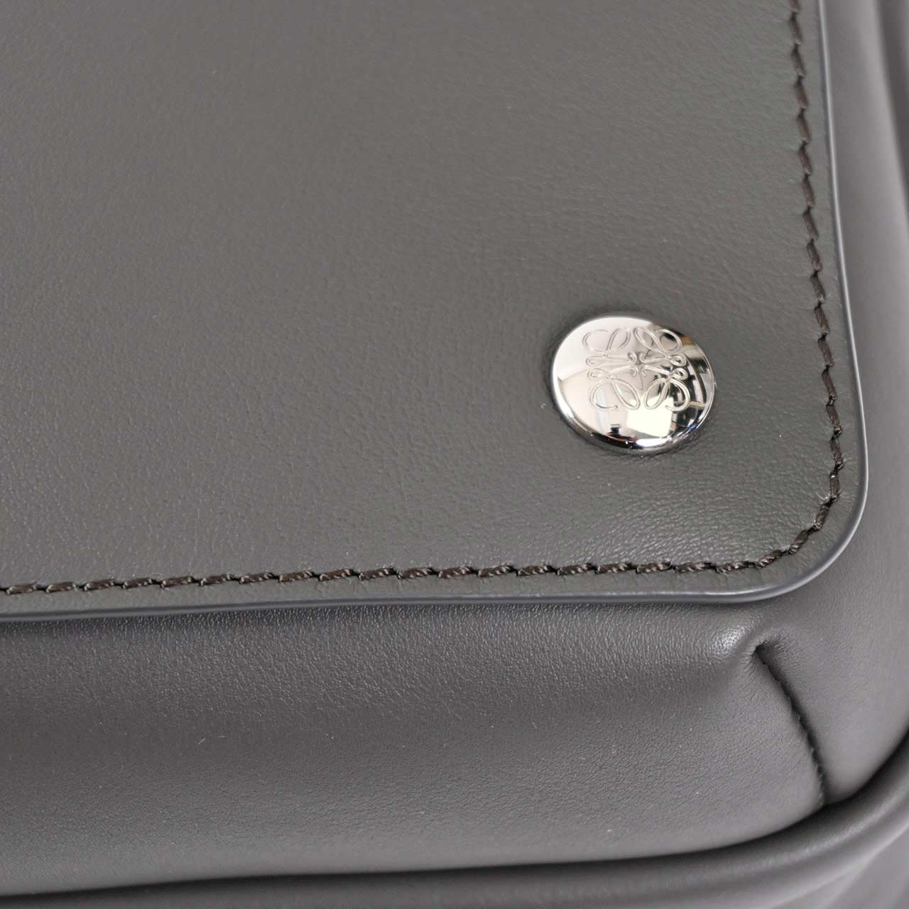 ロエベ LOEWE ショルダーバッグ PEBBLE MESSENGER MEDIUM BANBA73X03 1220 グレー メンズ