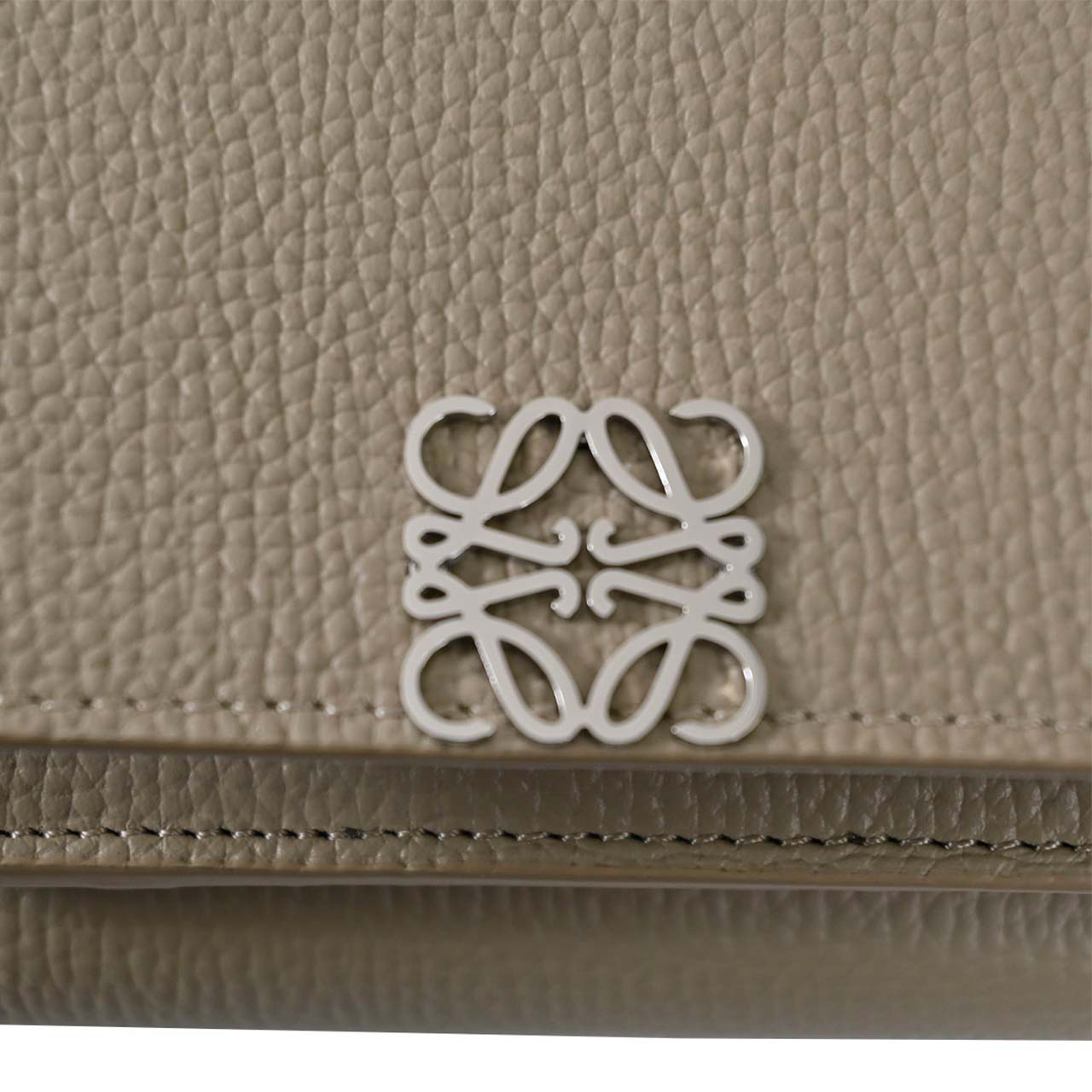 ロエベ LOEWE 三つ折り財布 ANAGRAM TRIFOLD C821TR2X16 5541 ベージュ レディース